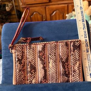 Simply Vera Snakeskin Pattern Wristlet Clutch, Brown & Tan NWOT, MAKE AN OFFER!!